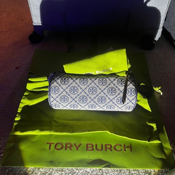 Tory Burch cylinder bag - Picture 3 of 6